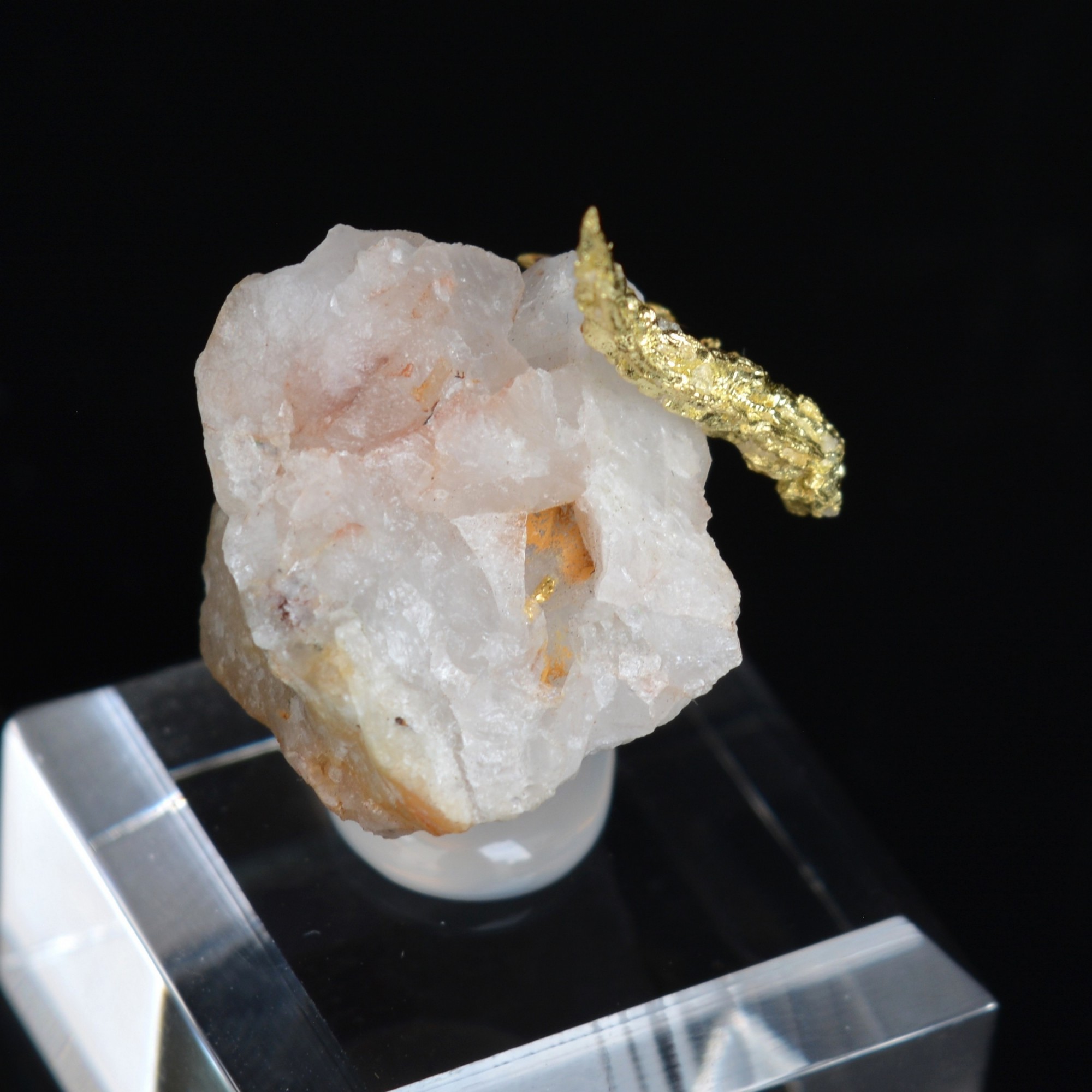 Or cristallisé sur quartz - Aouint Ighoumane, Région de Guelmim-Oued Noun, Maroc