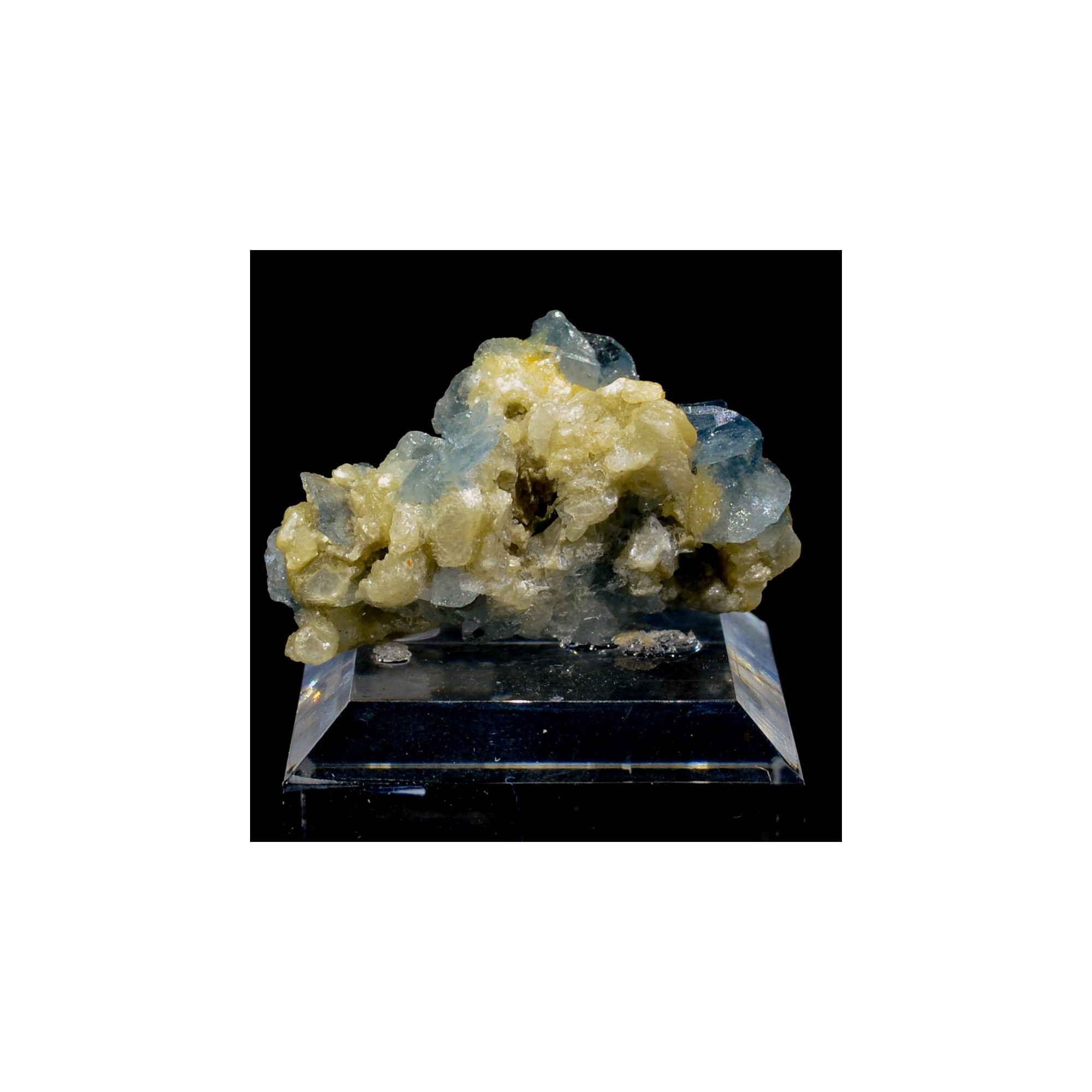 Apatite bleue sur cleavelandite, Mine Golconda, Minas Gerais, Brésil