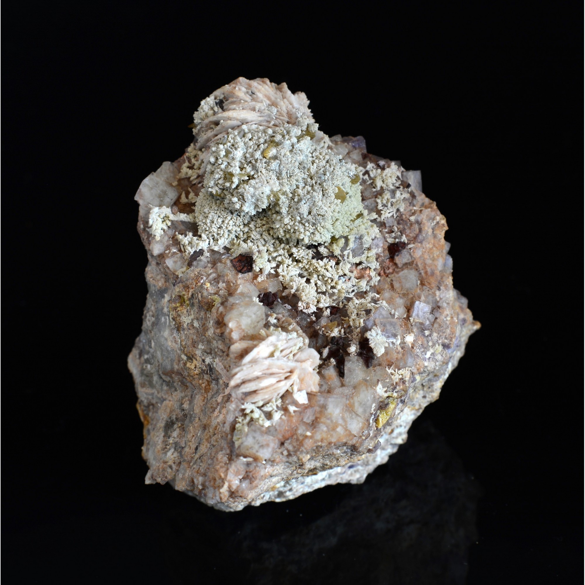 Fluorine, barytine, mimétite, wulfénite - Lantignié, Rhône, France