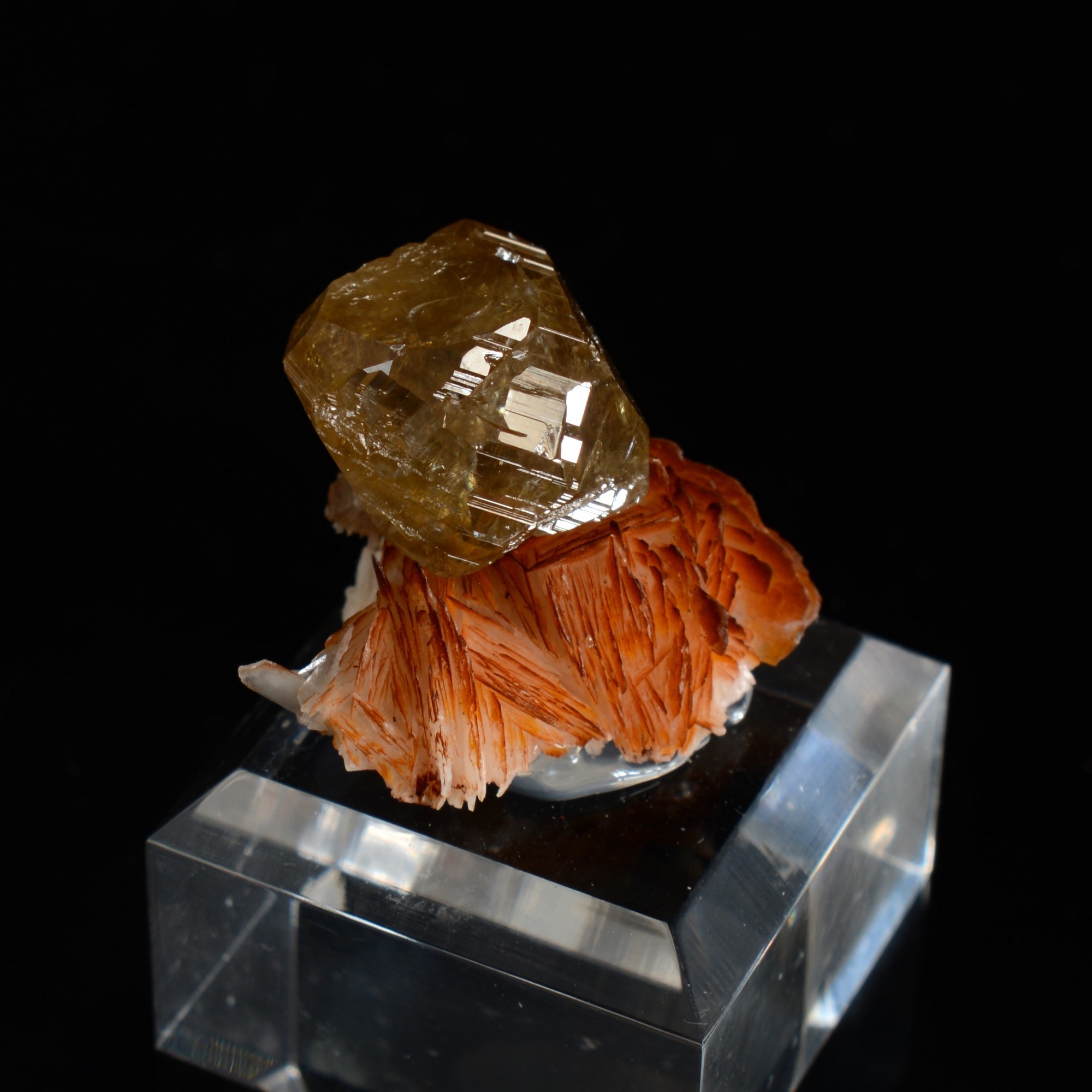 Cerussit on barite - Mibladen district, Midelt Province, Morocco