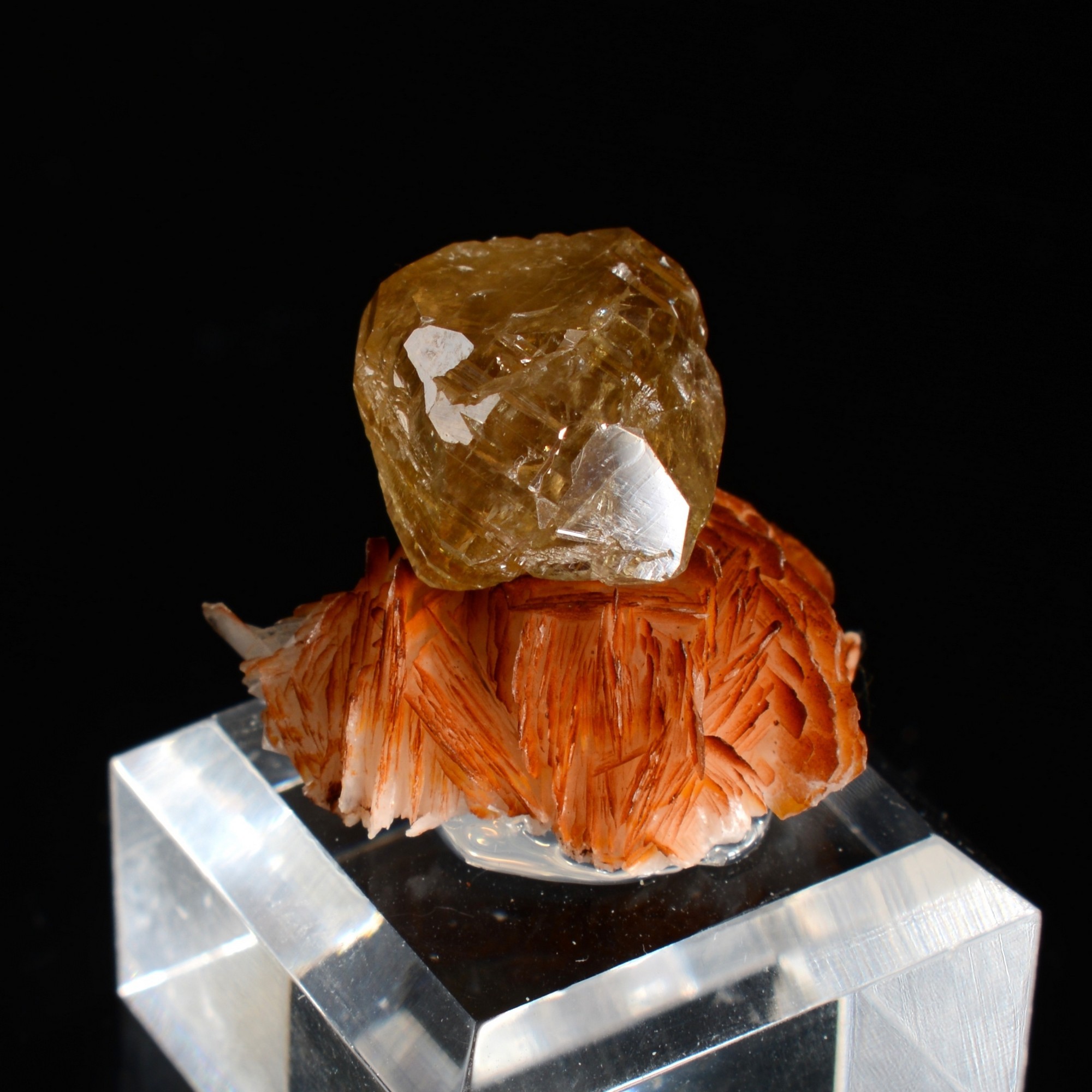 Cerussit on barite - Mibladen district, Midelt Province, Morocco