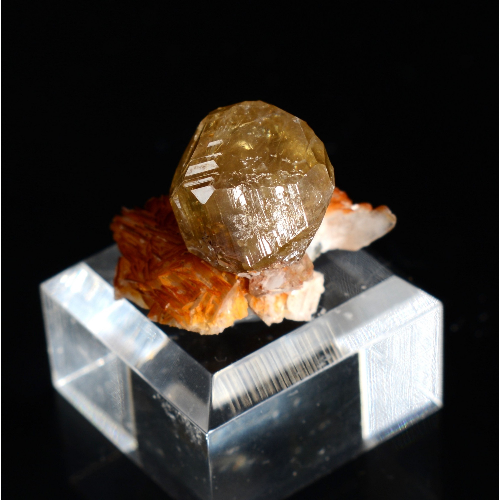 Cerussit on barite - Mibladen district, Midelt Province, Morocco