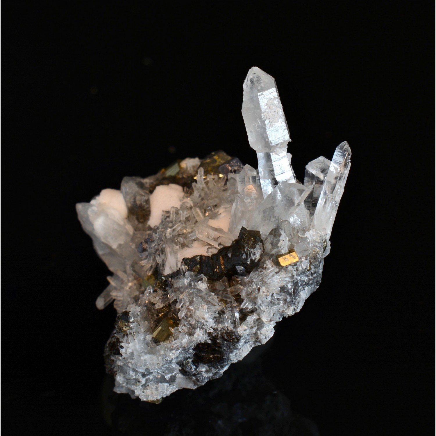 Quartz, pyrite, tétraédrite et mangano-calcite - Pasto Bueno, Province de Pallasca, Pérou