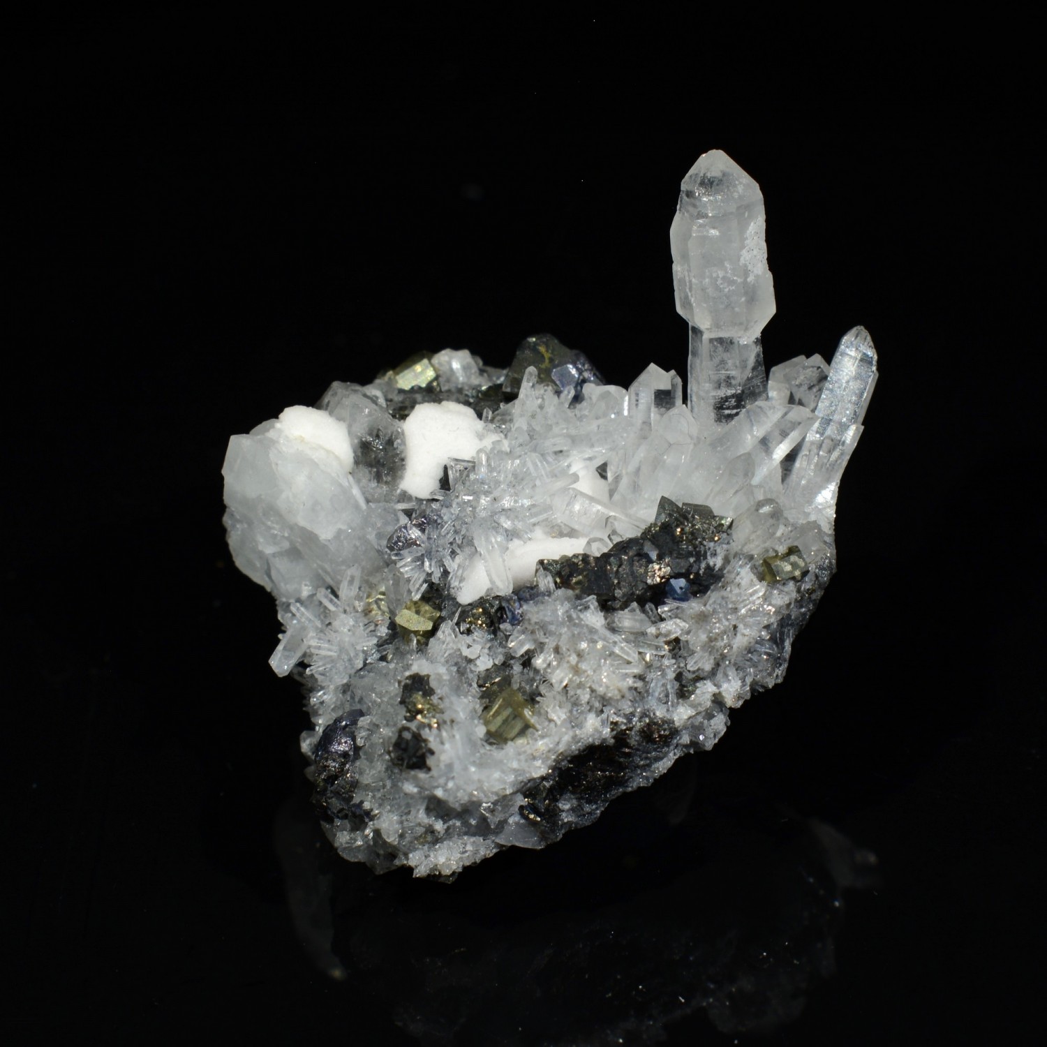 Quartz, pyrite, tetrahedrite - Pasto Bueno, Pallasca province, Peru