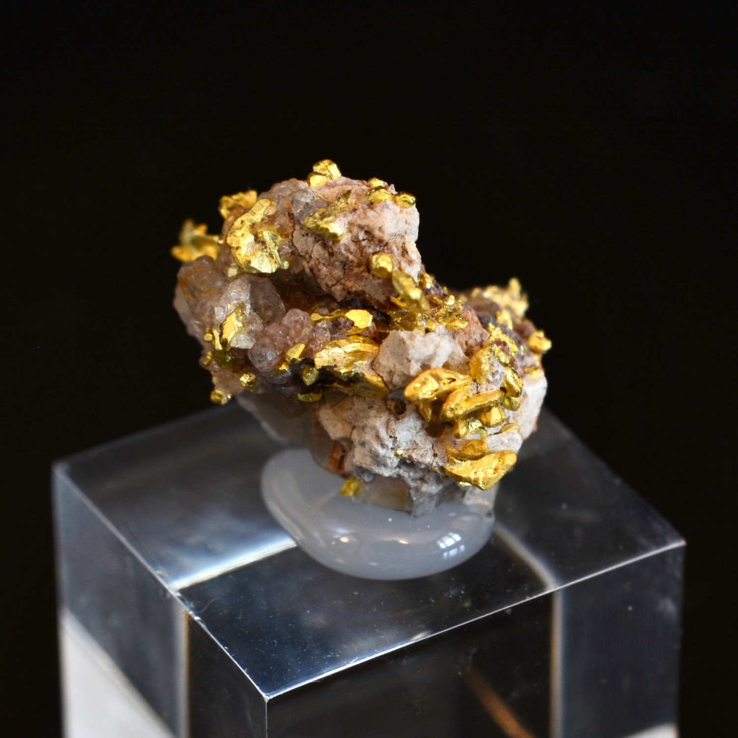 Gold and quartz - Hennebont area, Morbihan, France