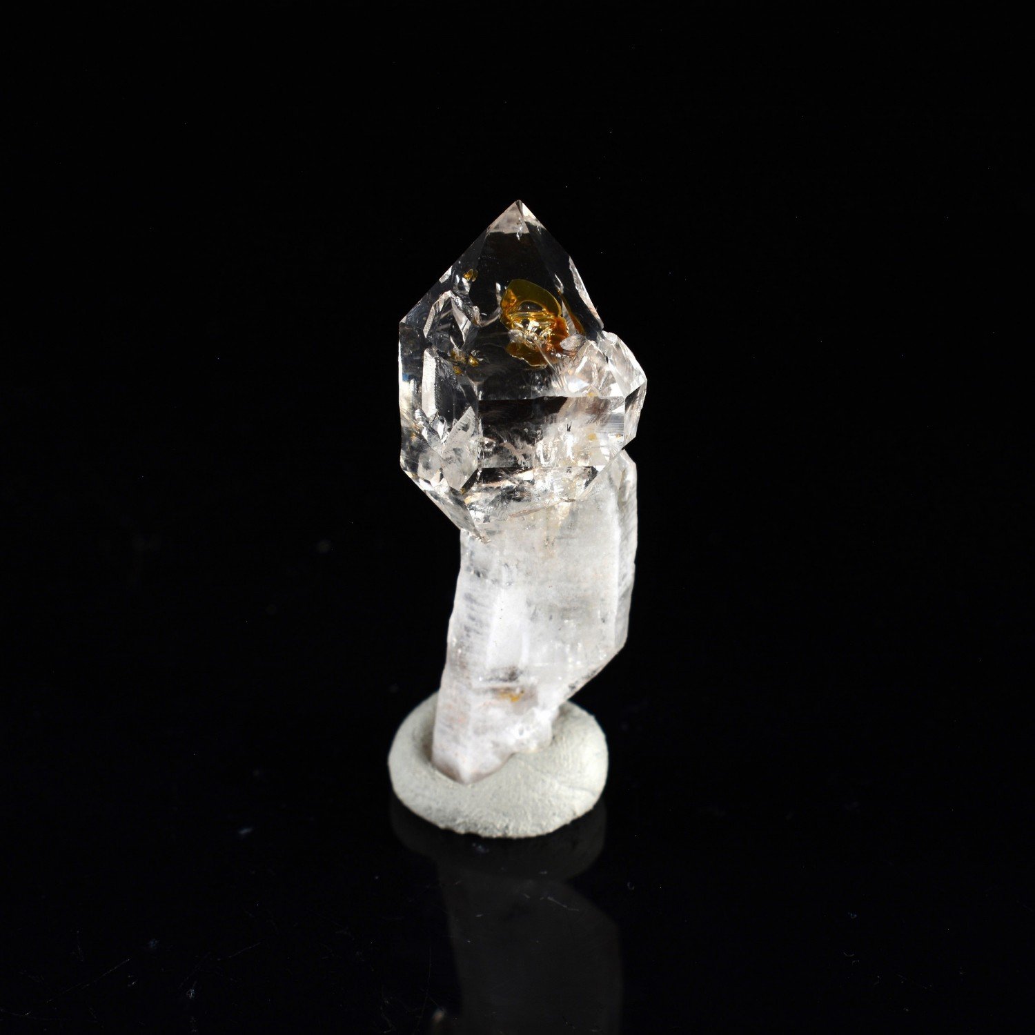 Quartz luciole à inclusions de pétrole - Madiroba, district de Besalampy, Région de Melaky, Madagascar