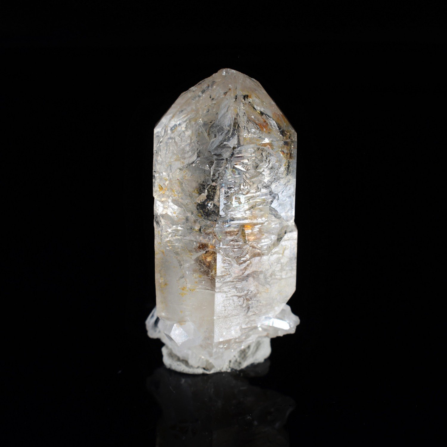 Quartz luciole à inclusions de pétrole - Madirobe, district de Besalampy, Région de Melaky, Madagascar