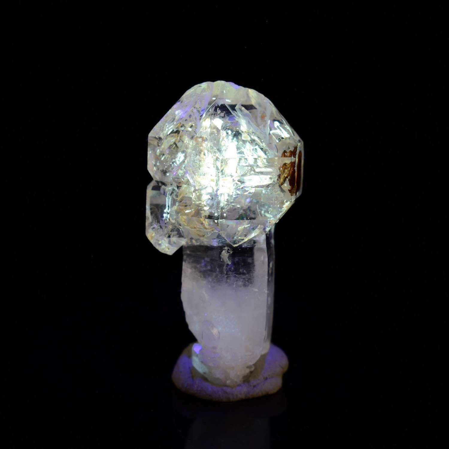Quartz luciole à inclusions de pétrole - Madirobe, district de Besalampy, Région de Melaky, Madagascar