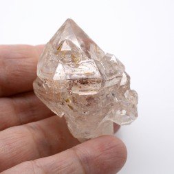 Quartz luciole à inclusions de pétrole - Madirobe, district de Besalampy, Région de Melaky, Madagascar