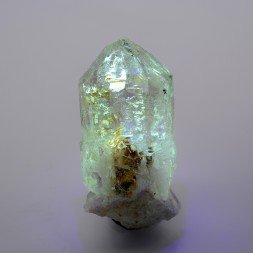 Quartz luciole à inclusions de pétrole - Madirobe, district de Besalampy, Région de Melaky, Madagascar