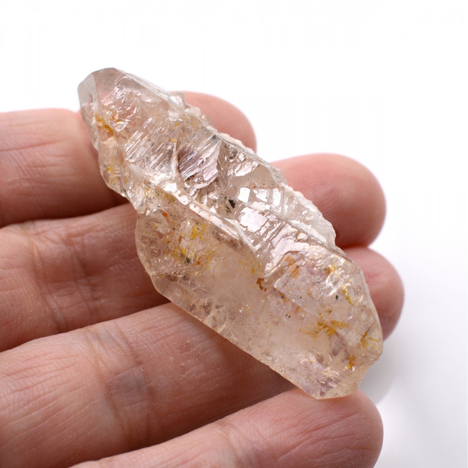 Quartz luciole à inclusions de pétrole - Madirobe, district de Besalampy, Région de Melaky, Madagascar