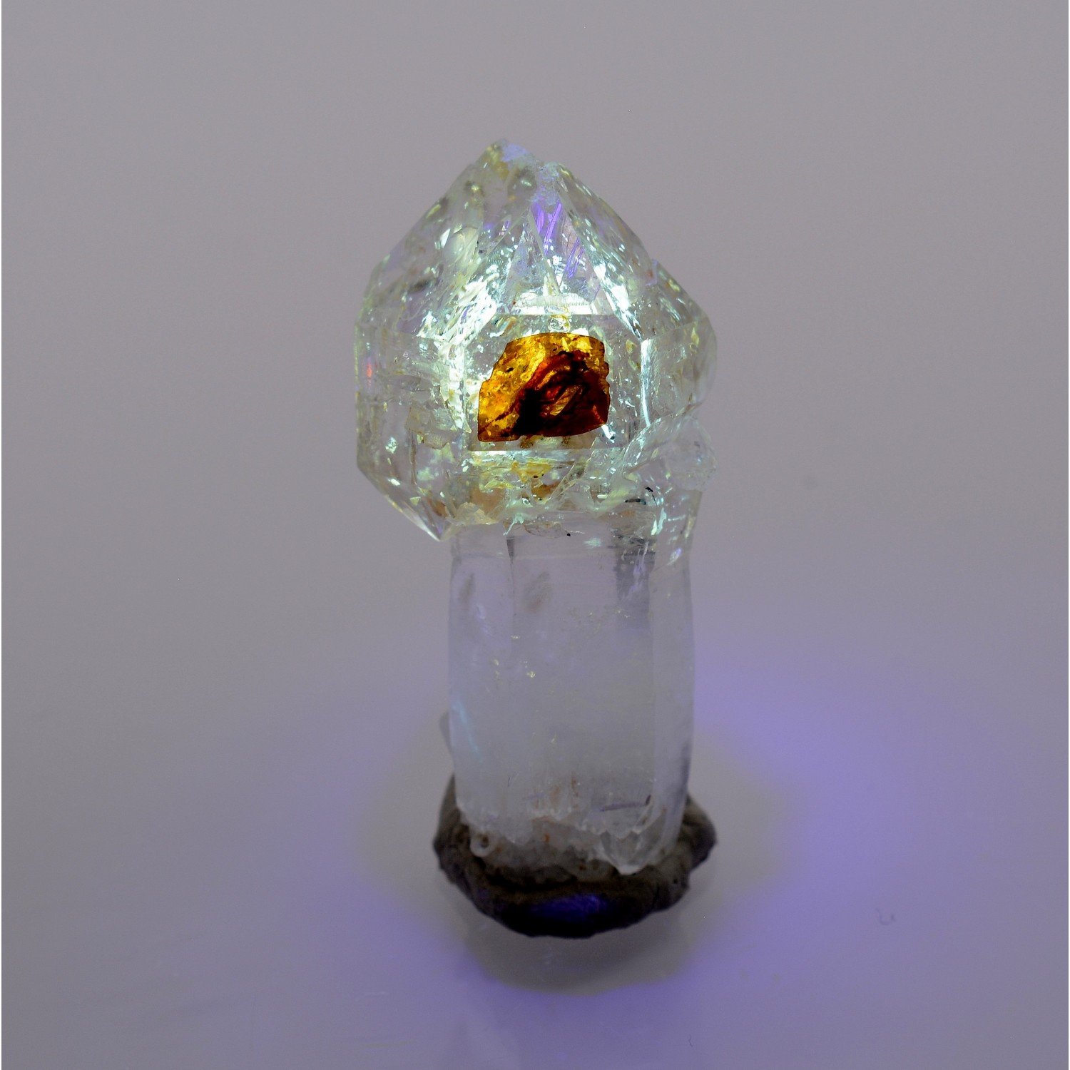 Quartz luciole à inclusions de pétrole - Madirobe, district de Besalampy, Région de Melaky, Madagascar