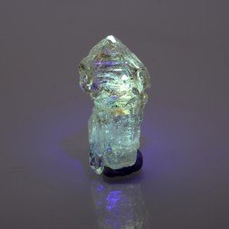 Quartz luciole à inclusions de pétrole - Madirobe, district de Besalampy, Région de Melaky, Madagascar