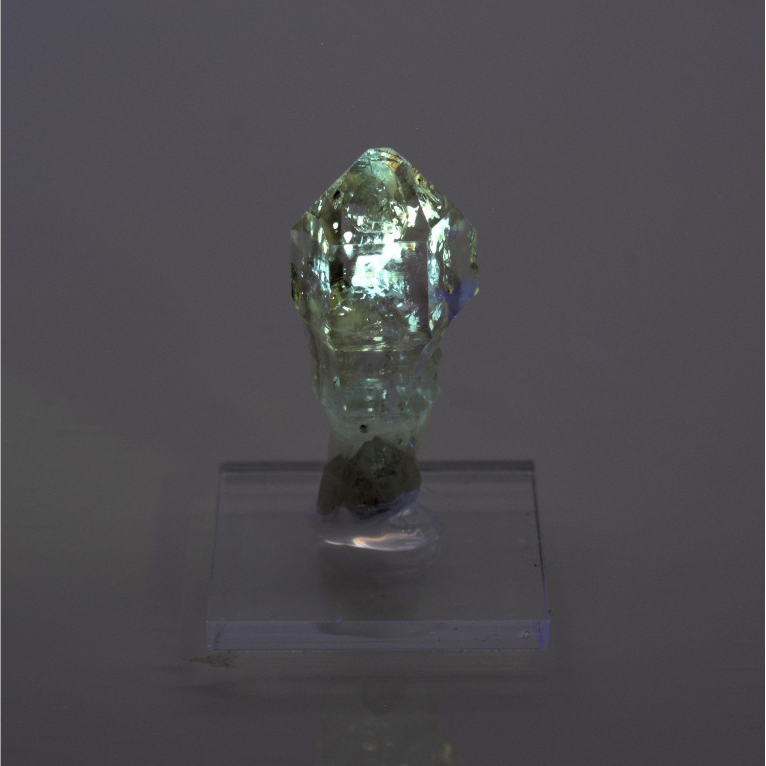 Firefly quartz with petroleum inclusions - Madirobe, Besalampy district, Melaky region, Madagascar