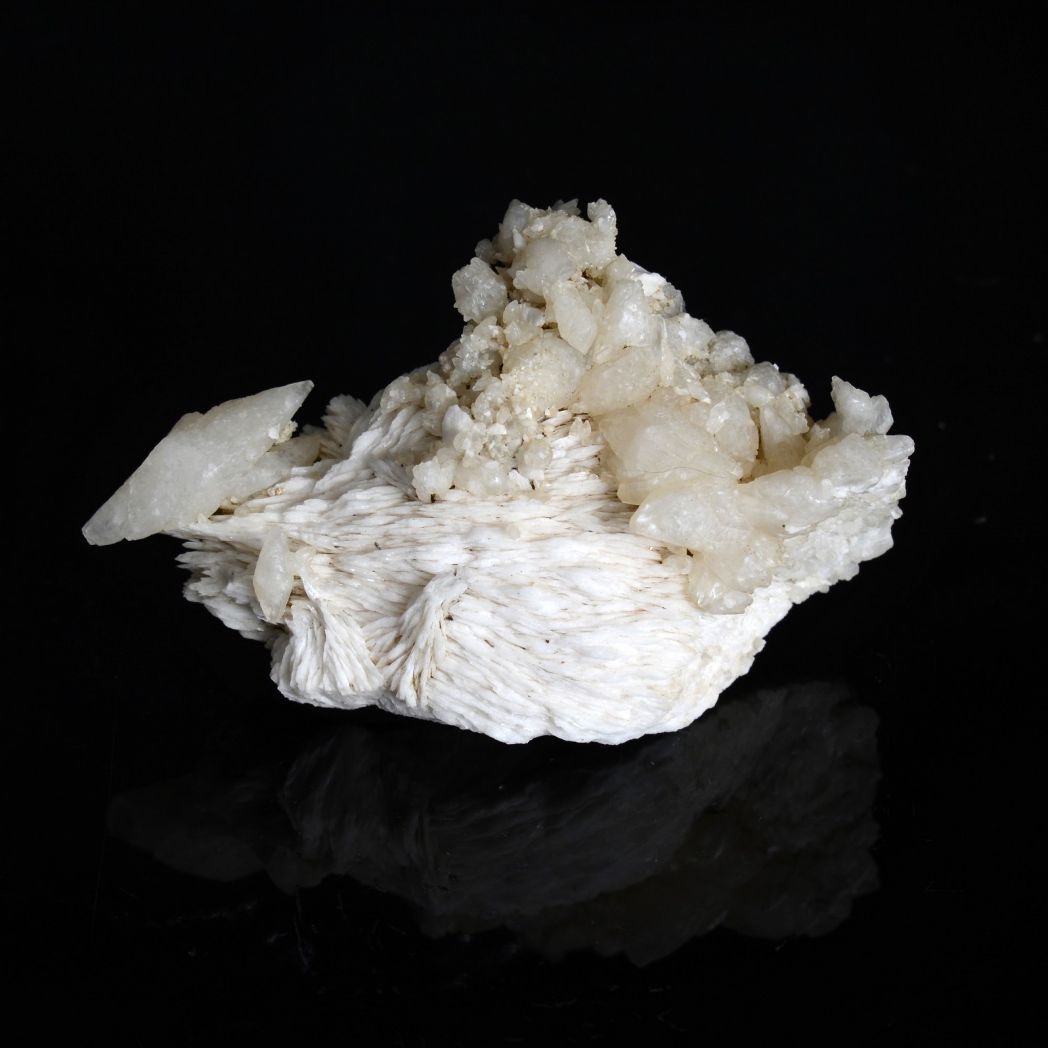 Calcite on barite - Cuzac, Lot, France