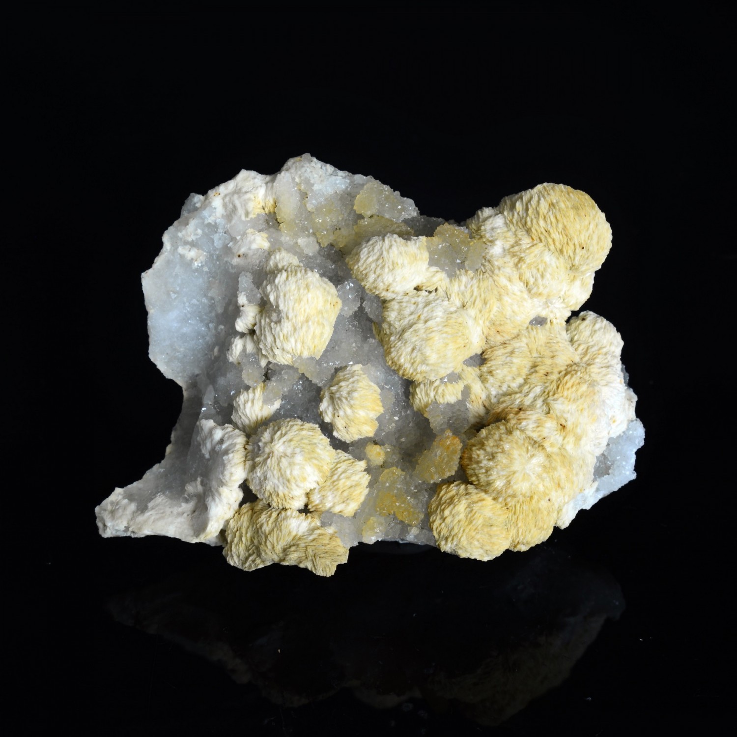 Barite on quartz - Cuzac, Lot, France