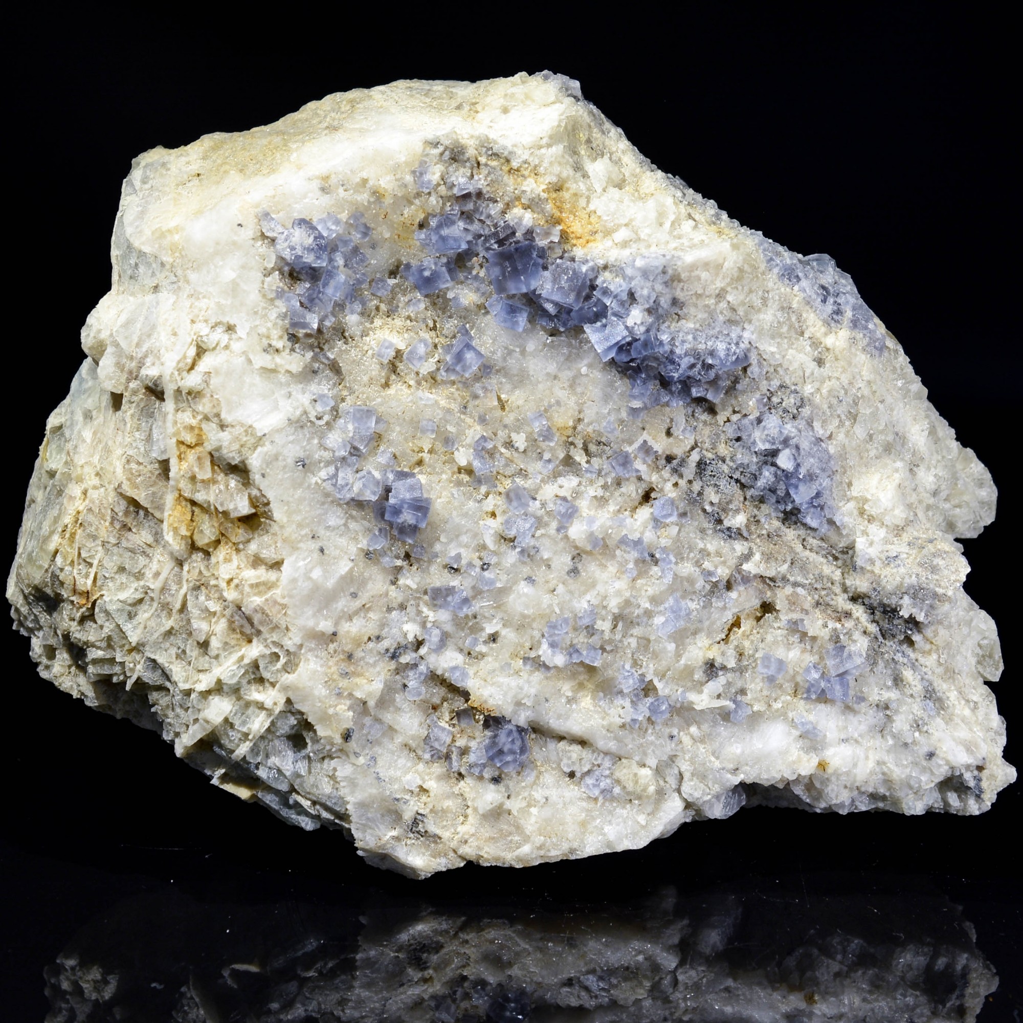 Fluorine bleue, Chavaniac-Lafayette, Haute-Loire, France