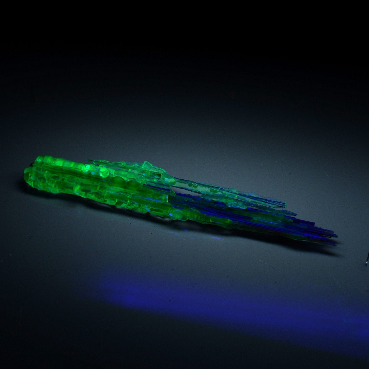 Opale hyalite sur rutile - Novo Horizonte, Bahia, Brésil Opale hyalite sur rutile - Novo Horizonte, Bahia, Brésil