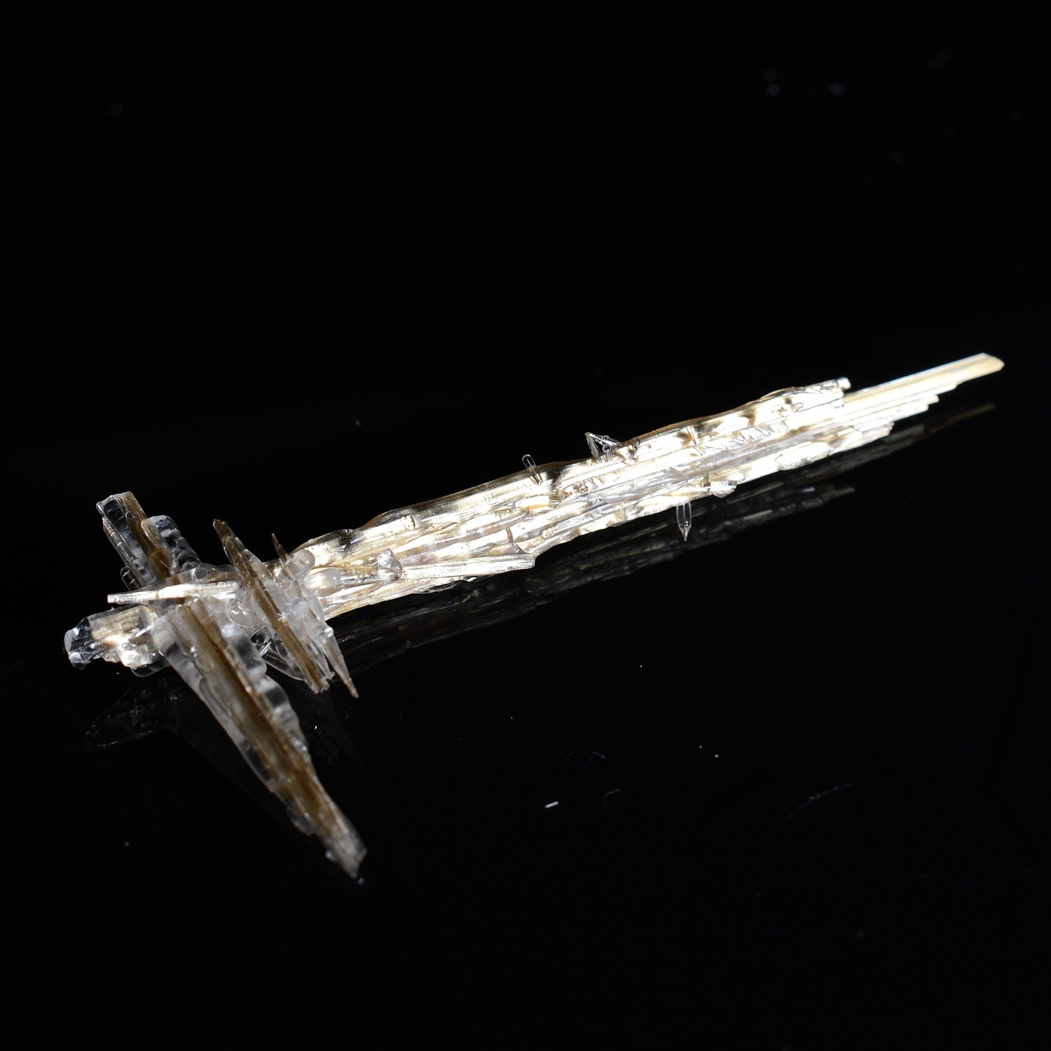 Opale hyalite sur rutile - Novo Horizonte, Bahia, Brésil Opale hyalite sur rutile - Novo Horizonte, Bahia, Brésil