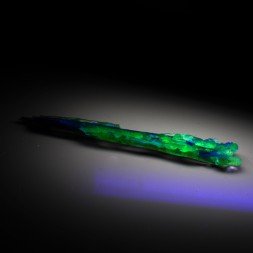 Opale hyalite sur rutile - Novo Horizonte, Bahia, Brésil