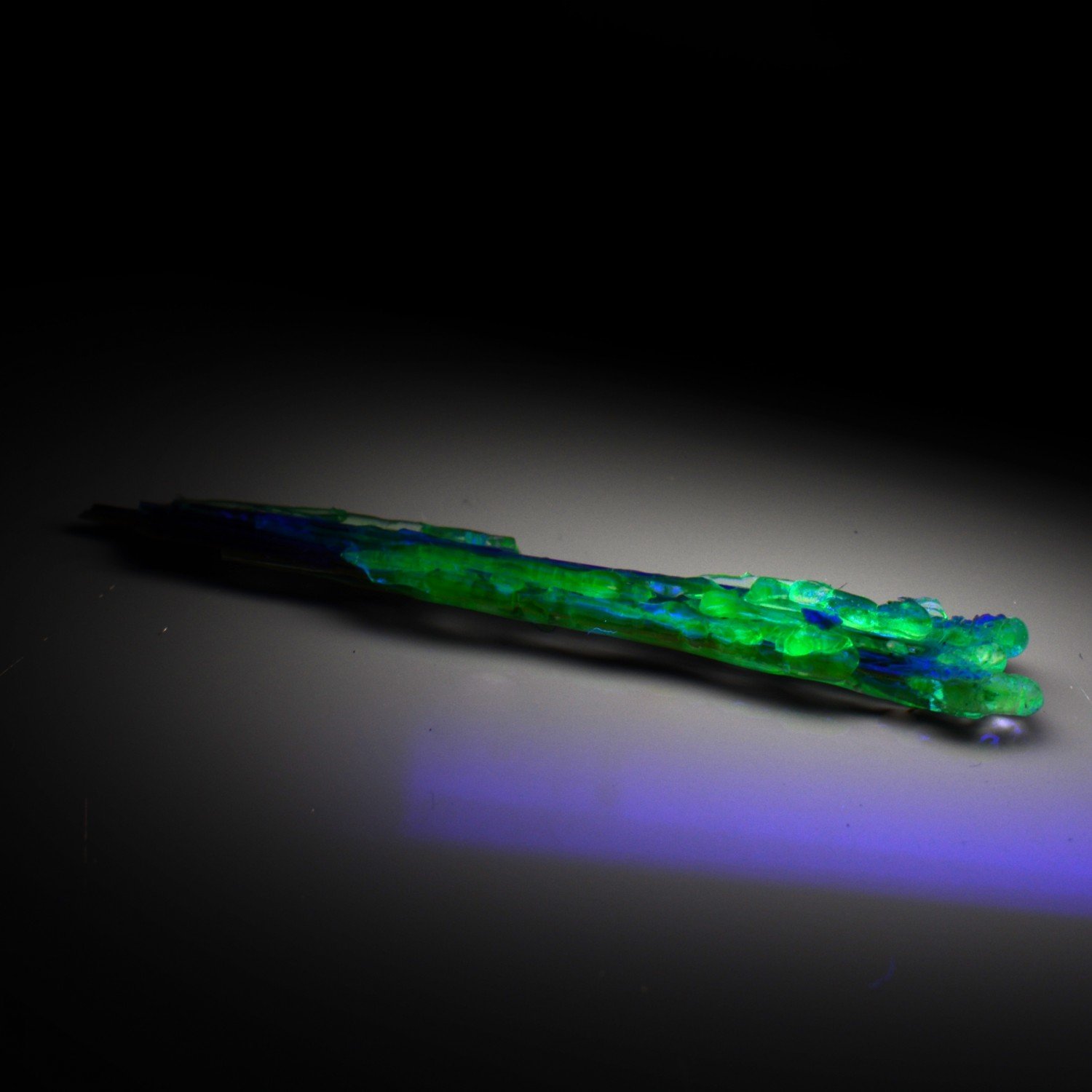 Opale hyalite sur rutile - Novo Horizonte, Bahia, Brésil Opale hyalite sur rutile - Novo Horizonte, Bahia, Brésil