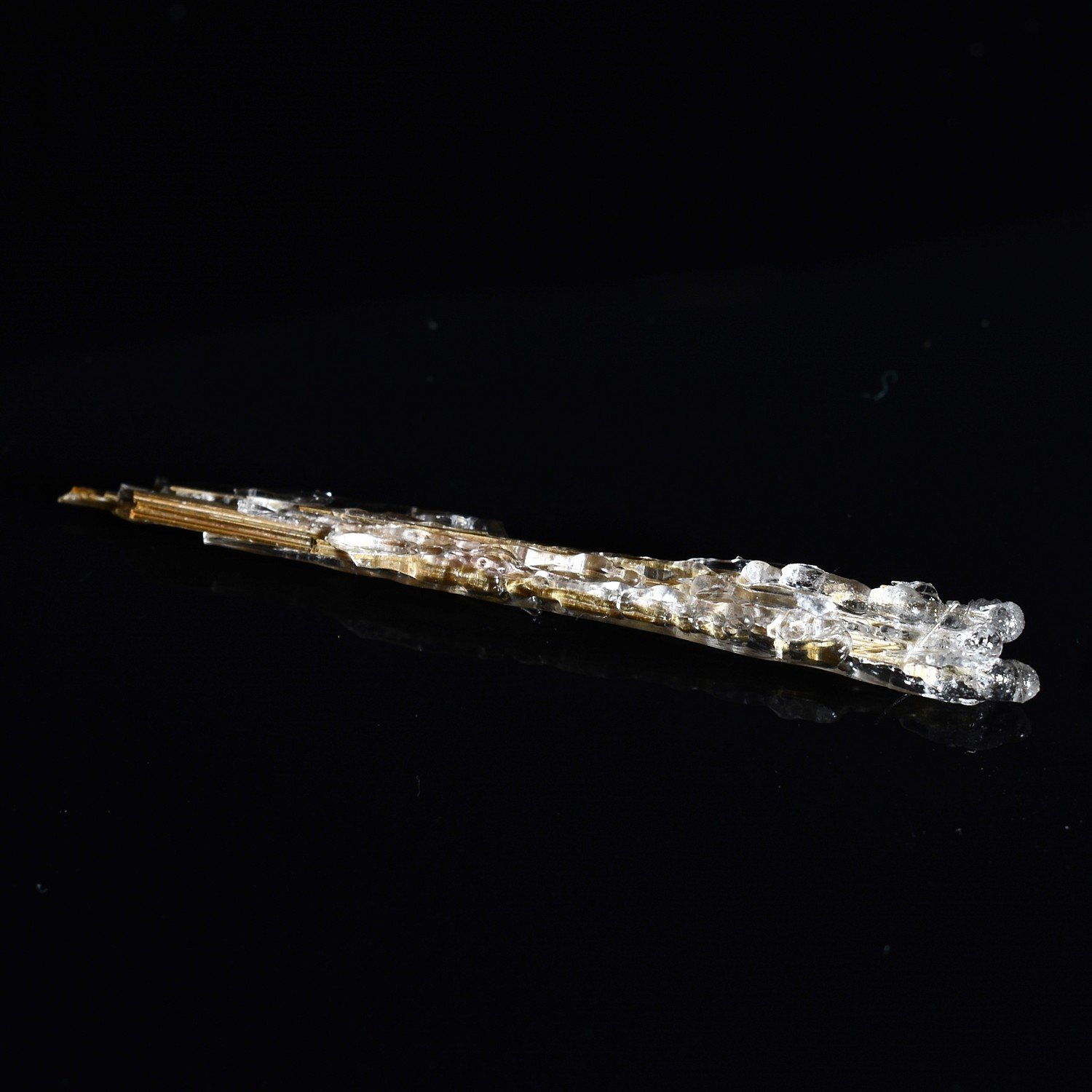 Opale hyalite sur rutile - Novo Horizonte, Bahia, Brésil Opale hyalite sur rutile - Novo Horizonte, Bahia, Brésil
