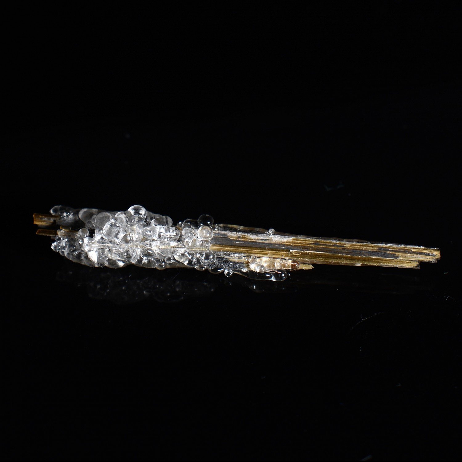 Hyalite opal on rutile - Novo Horizonte, Bahia, Brazil