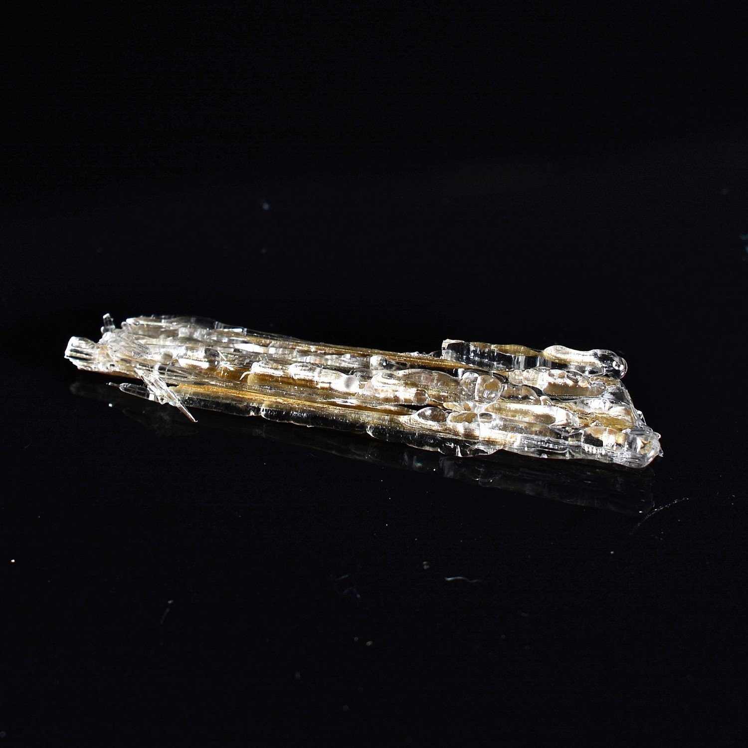 Opale hyalite sur rutile - Novo Horizonte, Bahia, Brésil Opale hyalite sur rutile - Novo Horizonte, Bahia, Brésil