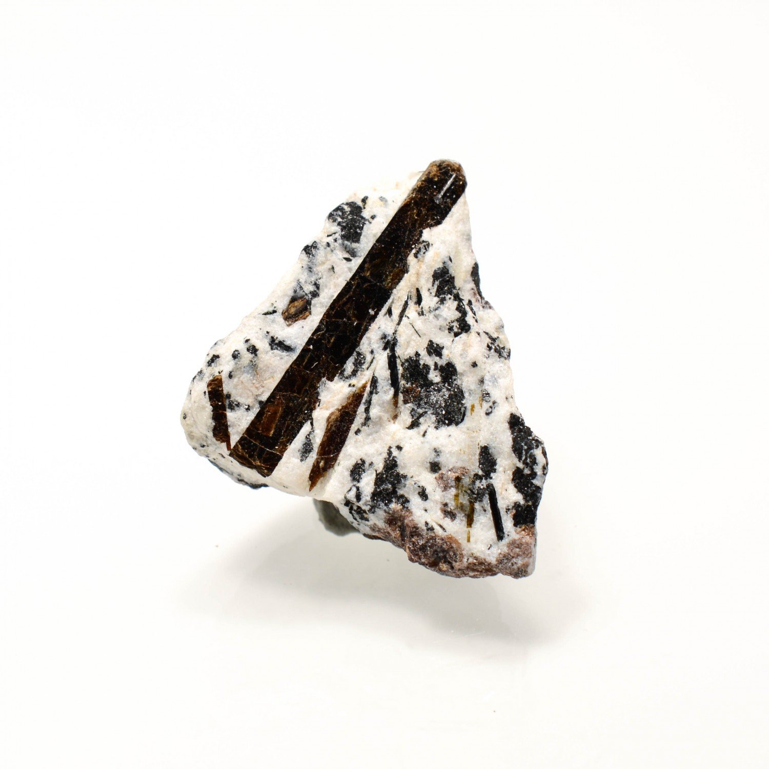 Astrophyllite - Mont Eveslogchorr, Massif Khibiny, Peninsule de Kola, Russie. Astrophyllite - Mont Eveslogchorr, Massif Khibiny, Peninsule de Kola, Russie.