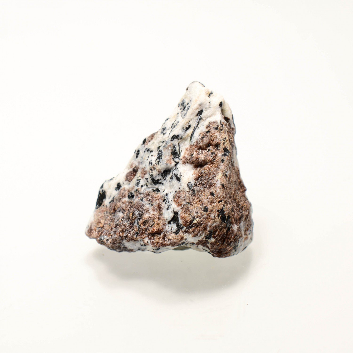 Astrophyllite - Mont Eveslogchorr, Massif Khibiny, Peninsule de Kola, Russie. Astrophyllite - Mont Eveslogchorr, Massif Khibiny, Peninsule de Kola, Russie.