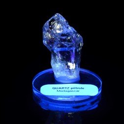 Quartz luciole à inclusions de pétrole - Madirobe, district de Besalampy, Région de Melaky, Madagascar