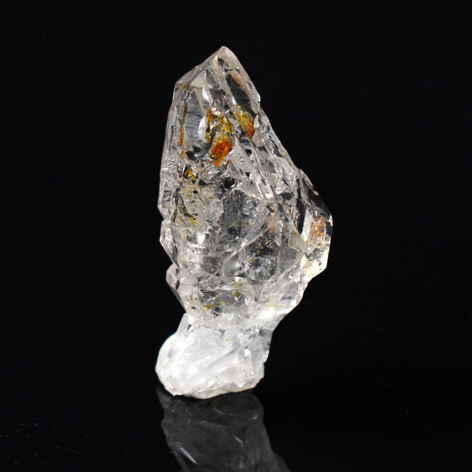 Quartz luciole à inclusions de pétrole - Madirobe, district de Besalampy, Région de Melaky, Madagascar