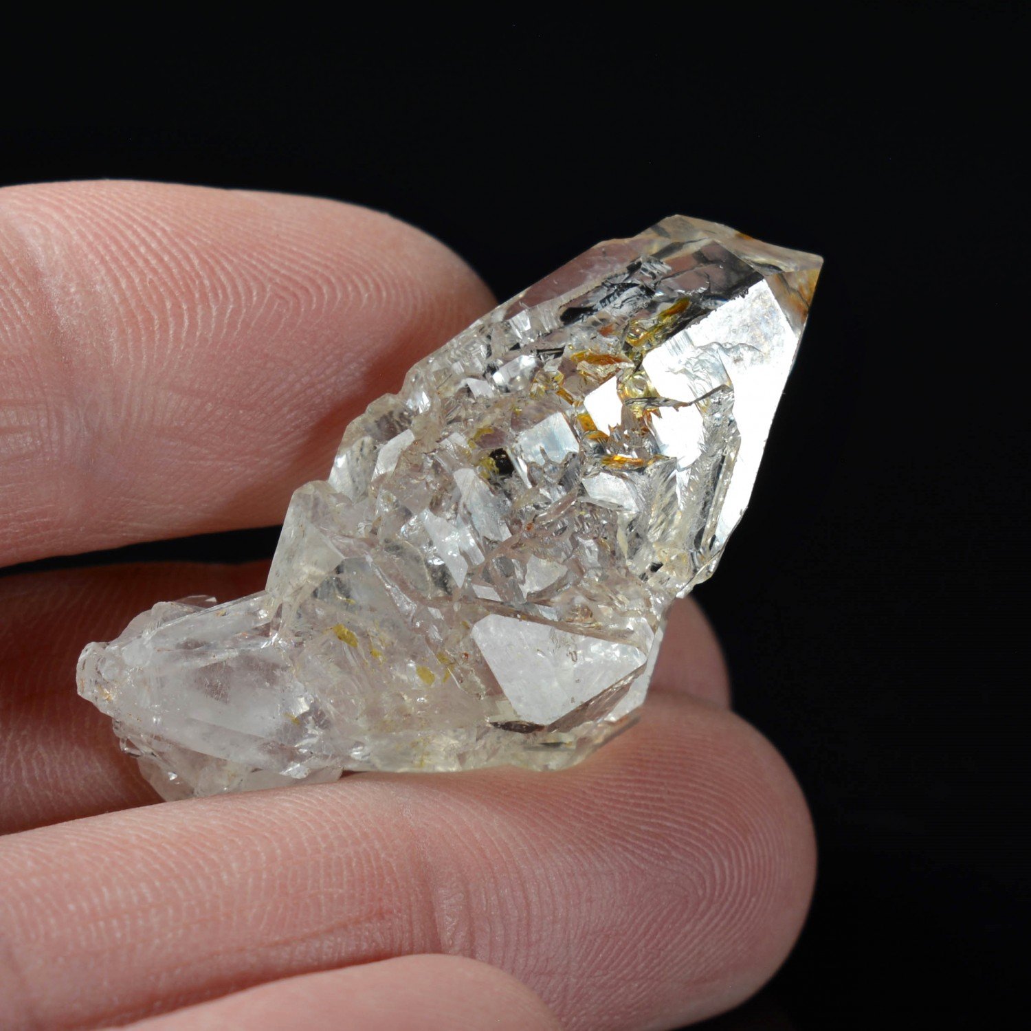 Quartz luciole à inclusions de pétrole - Madirobe, district de Besalampy, Région de Melaky, Madagascar