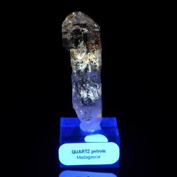 Quartz luciole à inclusions de pétrole - Madirobe, district de Besalampy, Région de Melaky, Madagascar