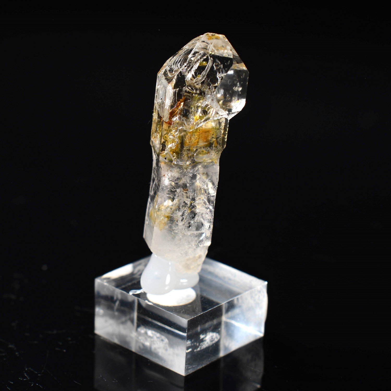 Quartz luciole à inclusions de pétrole - Madirobe, district de Besalampy, Région de Melaky, Madagascar