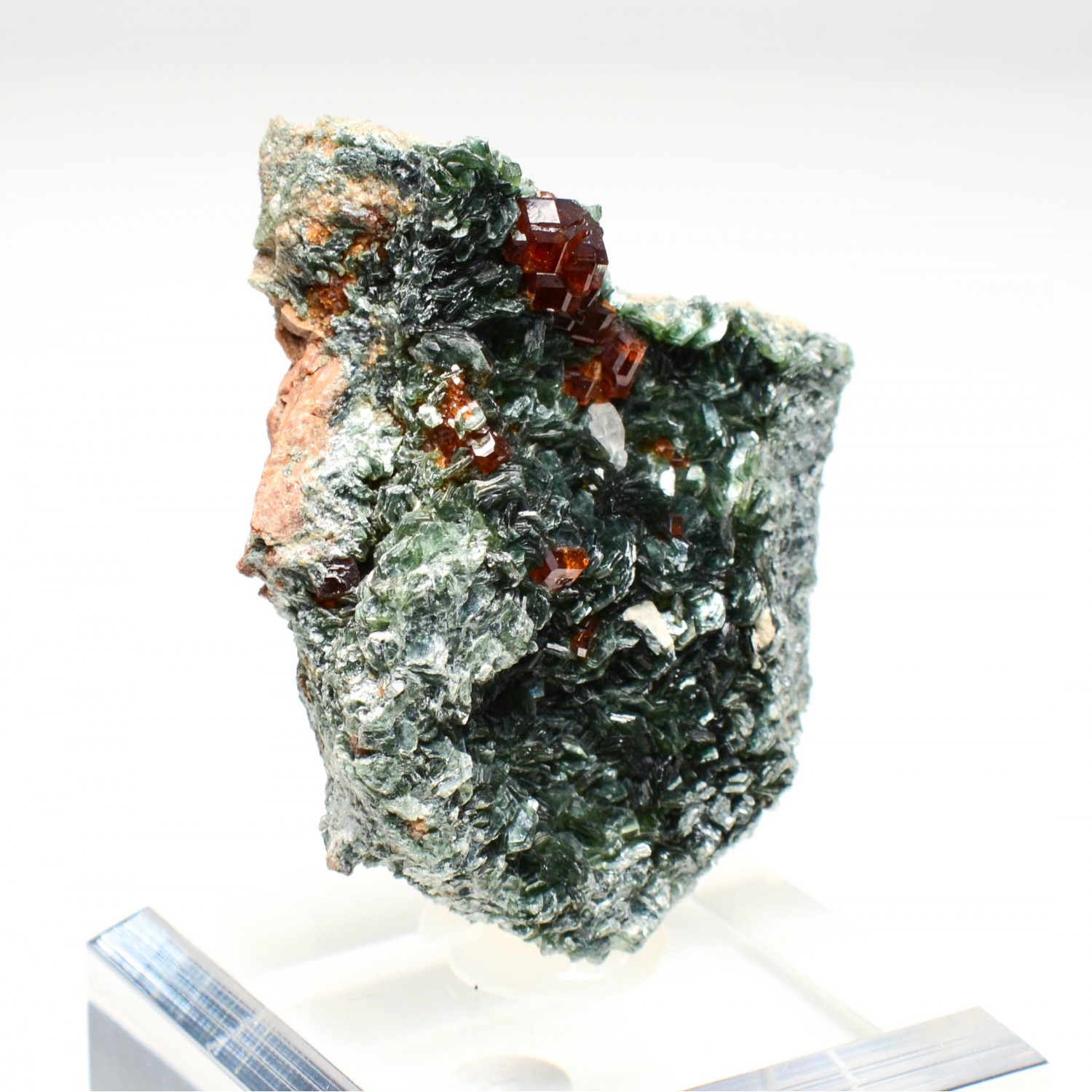 Garnet, clinochlore, apatite - Italian rodingites. Piedmont / Aosta Valley, Italy