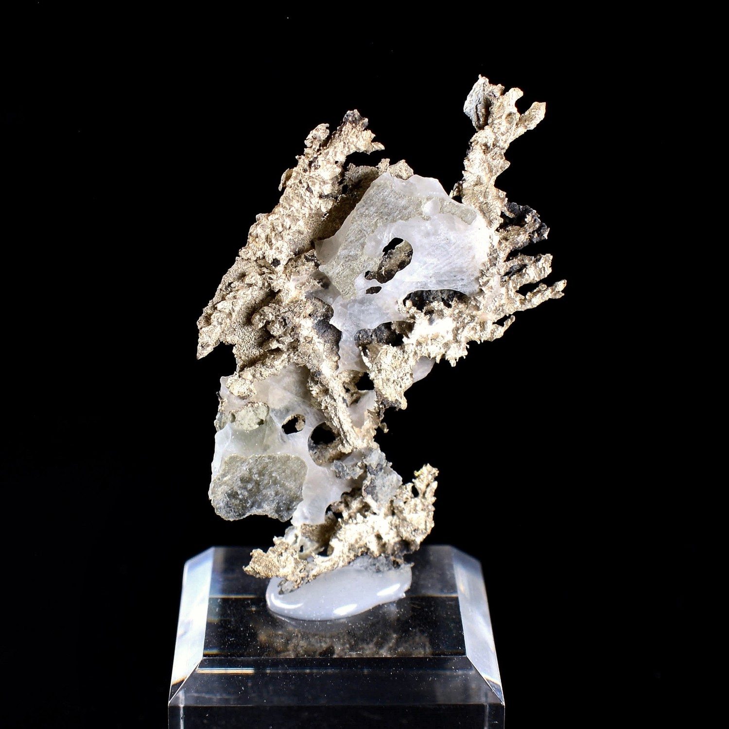 Argent natif et calcite - Mine Bouismas, District minier de Bou-Azzer, Maroc