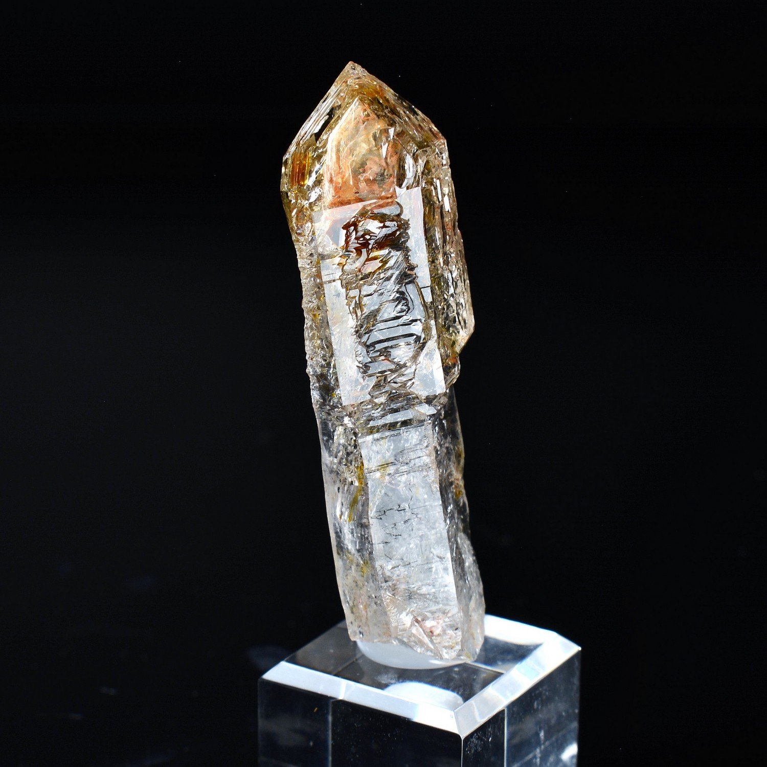 Firefly quartz with petroleum inclusions - Madirobe, Besalampy district, Melaky region, Madagascar
