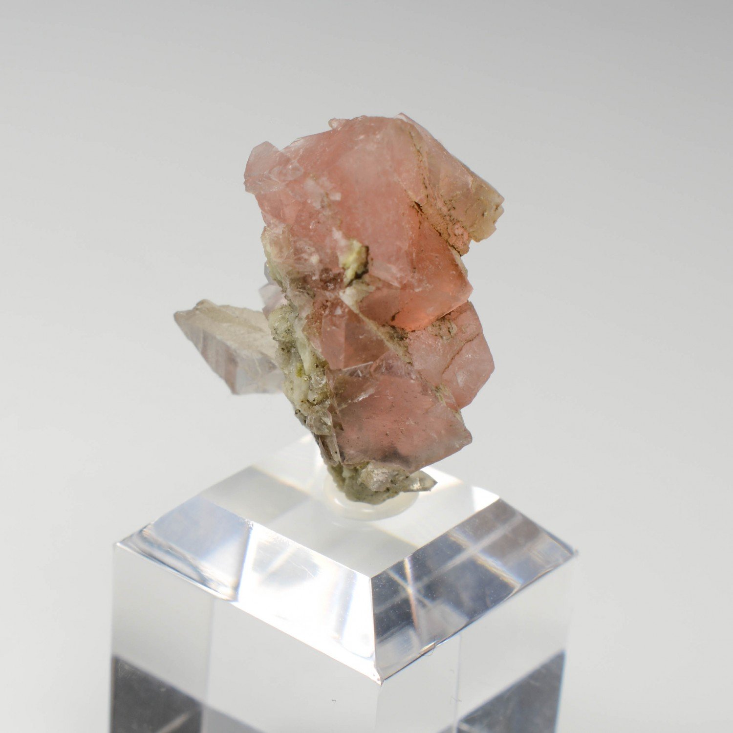 Fluorine rose - Face Sud des Droites, Massif du Mont-Blanc, Haute-Savoie, France Fluorine rose - Face Sud des Droites, Massif du Mont-Blanc, Haute-Savoie, France