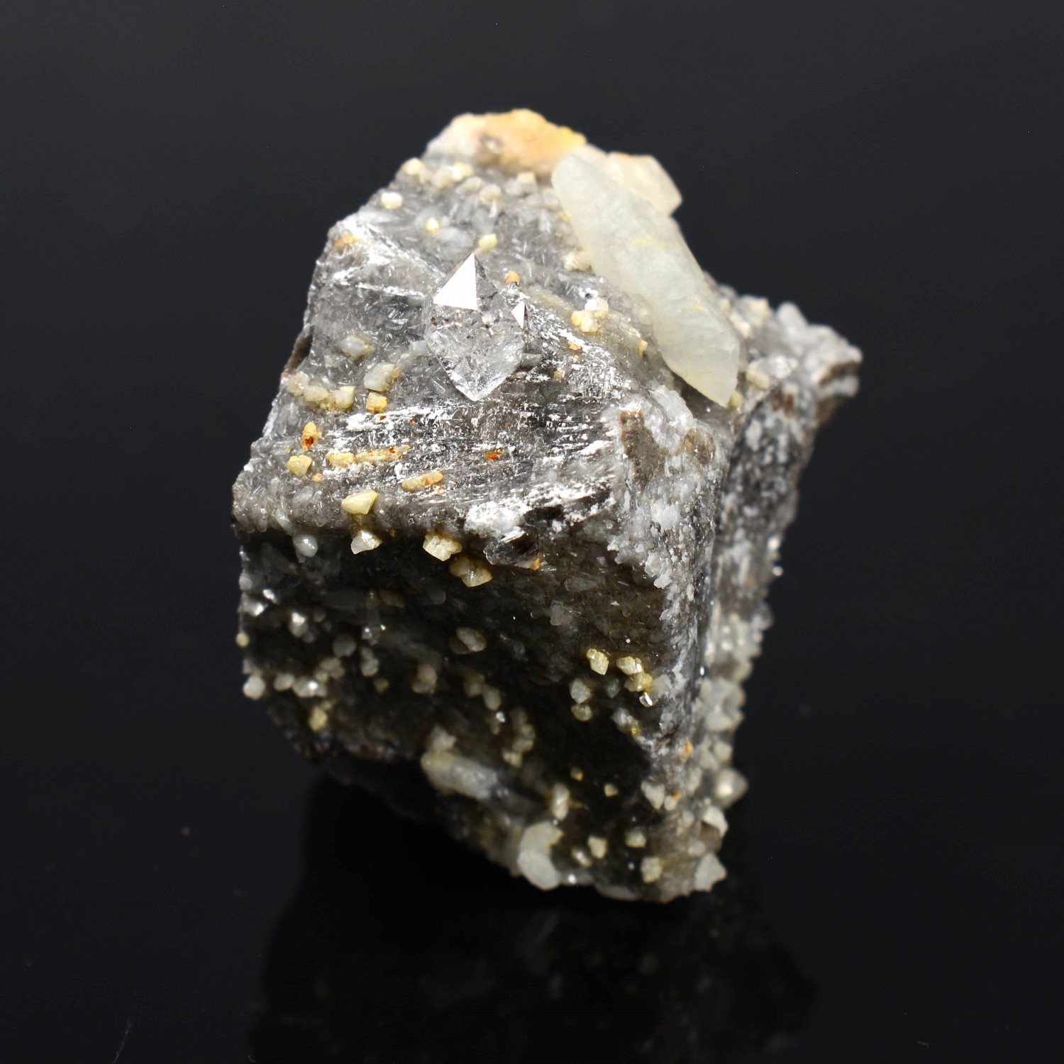 Diamond quartz, dolomite and calcite - Laragne-Montéglin, Hautes-Alpes, France