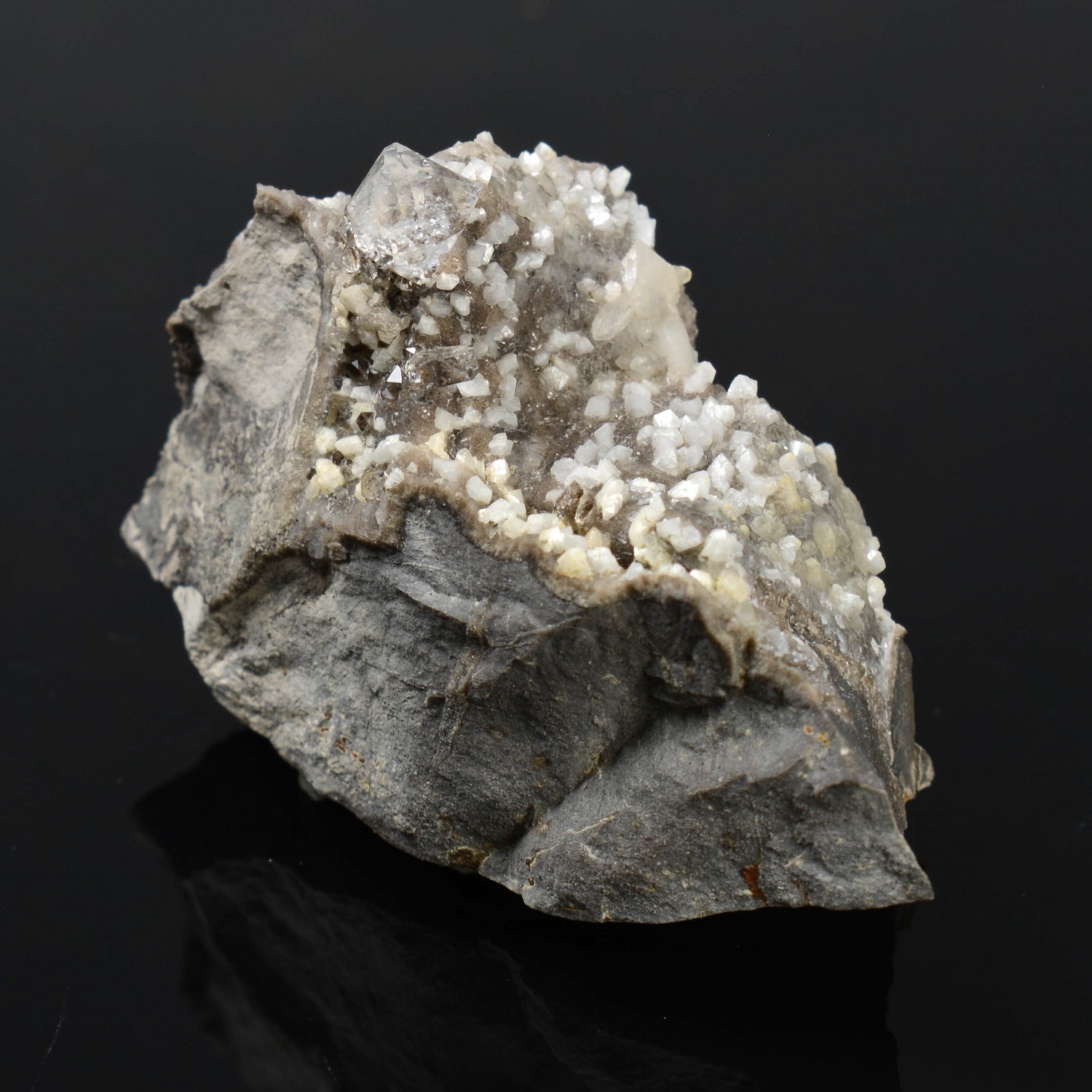 Diamond quartz, dolomite and calcite - Laragne-Montéglin, Hautes-Alpes, France