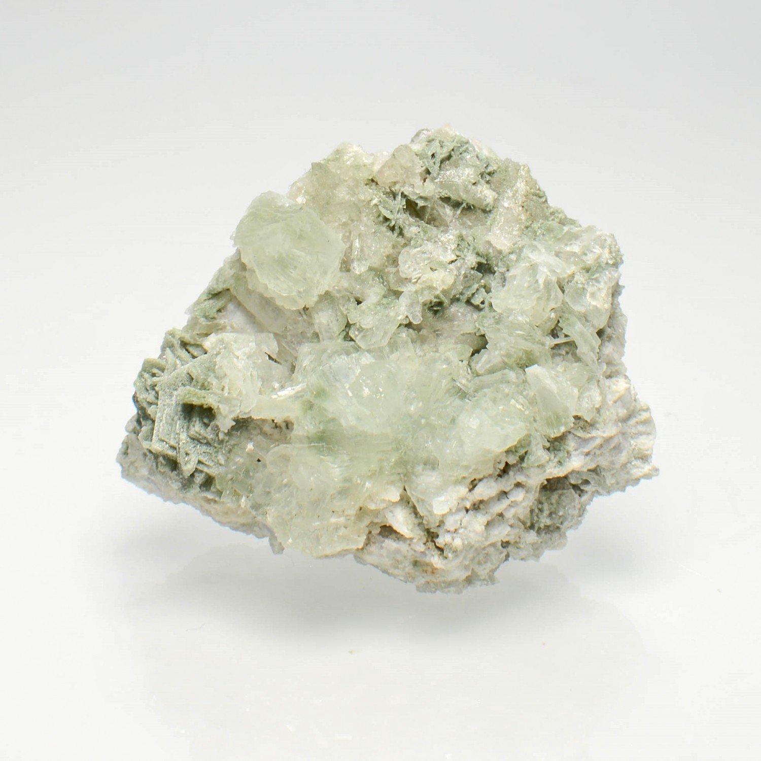 Prehnite et quartz - Saint-Christophe-en-Oisans, Isère, France Prehnite et quartz - Saint-Christophe-en-Oisans, Isère, France