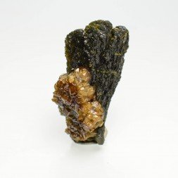Grenat (var. andradite)sur épidote - Région de Kayes, Mali