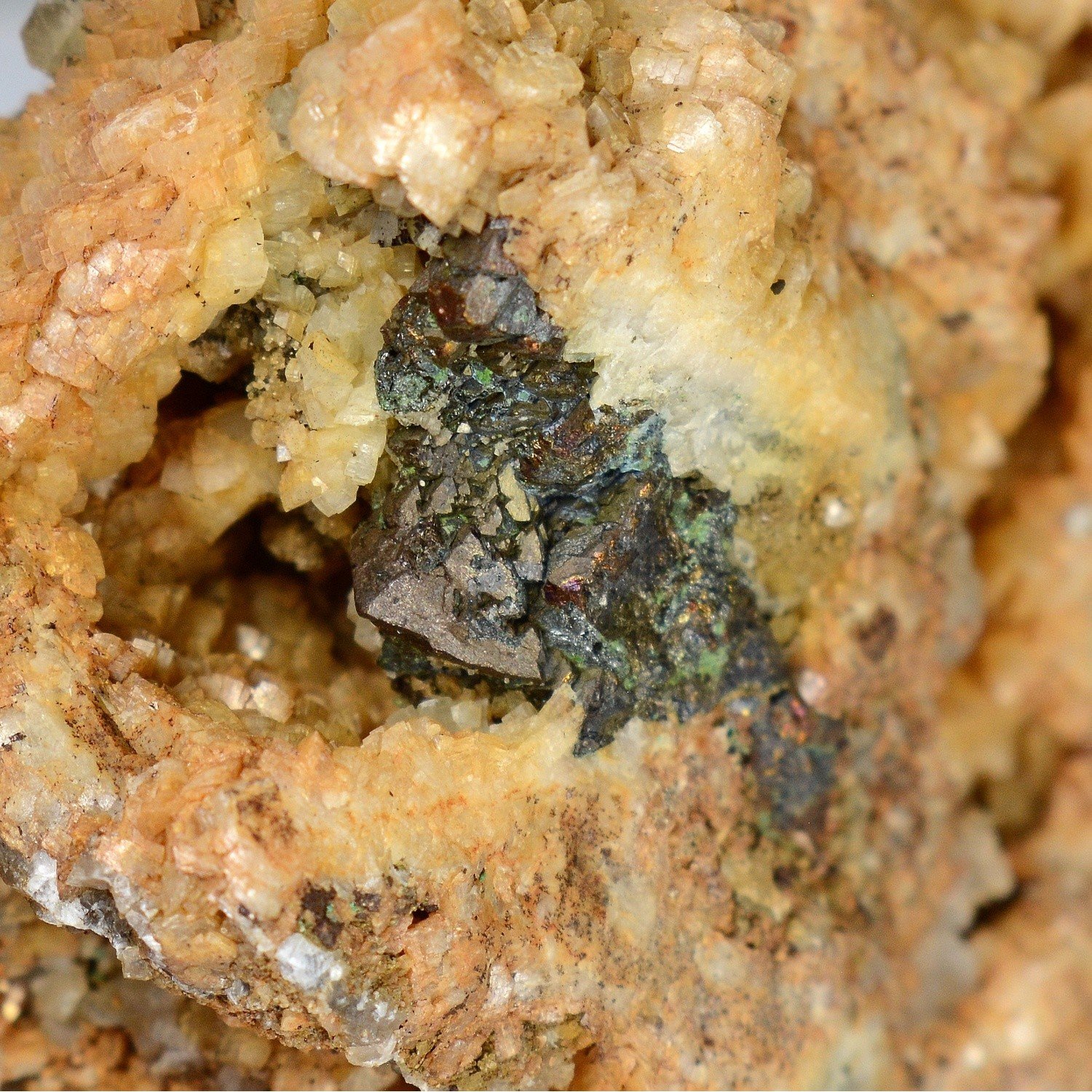 Calcite, ankerite and chalcopyrite - Top of the Saint-Jacques vein, Neuenberg, Sainte-Marie-aux-Mines, Haut-Rhin, France