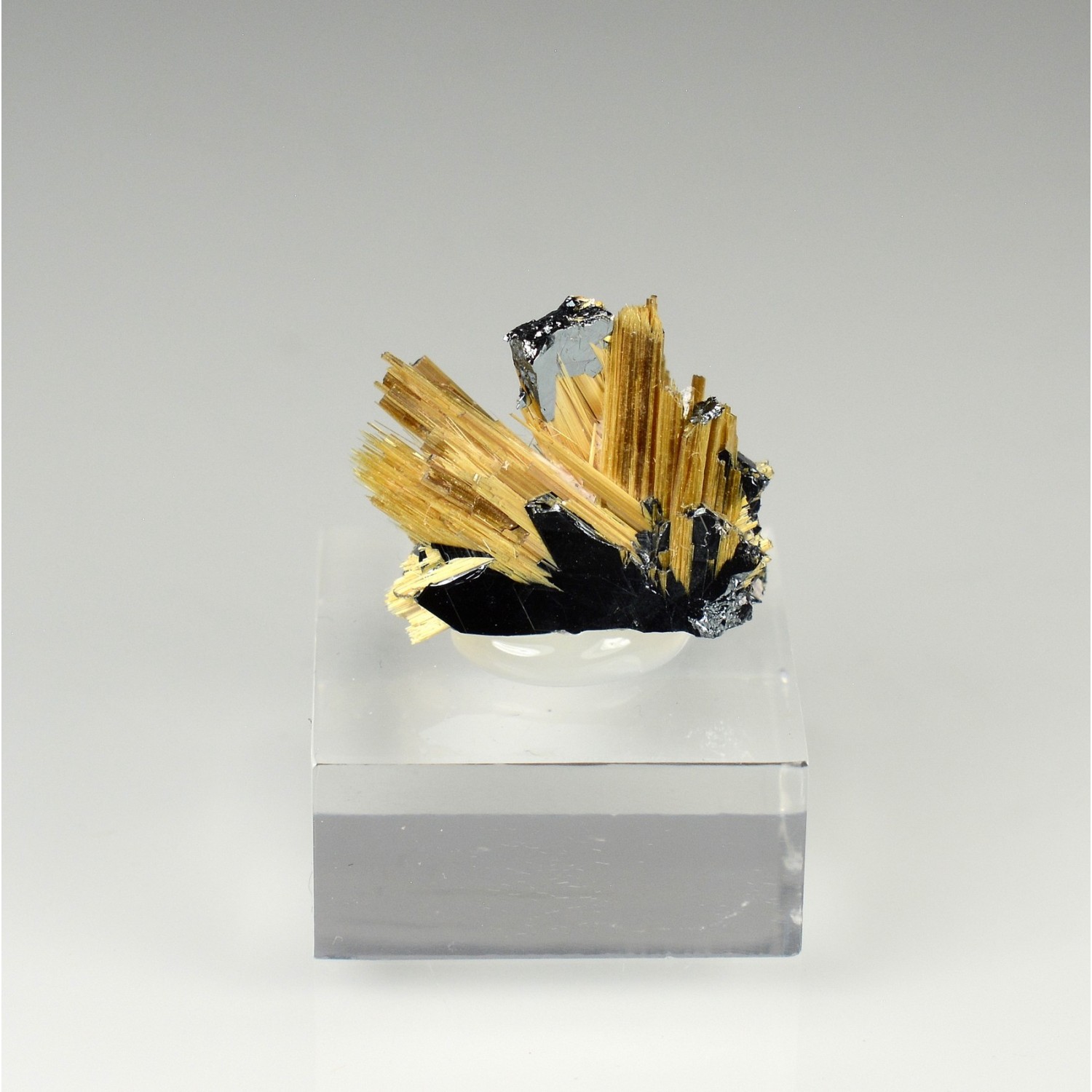 Rutile and hematite - Novo Horizonte, Bahia, Brazil