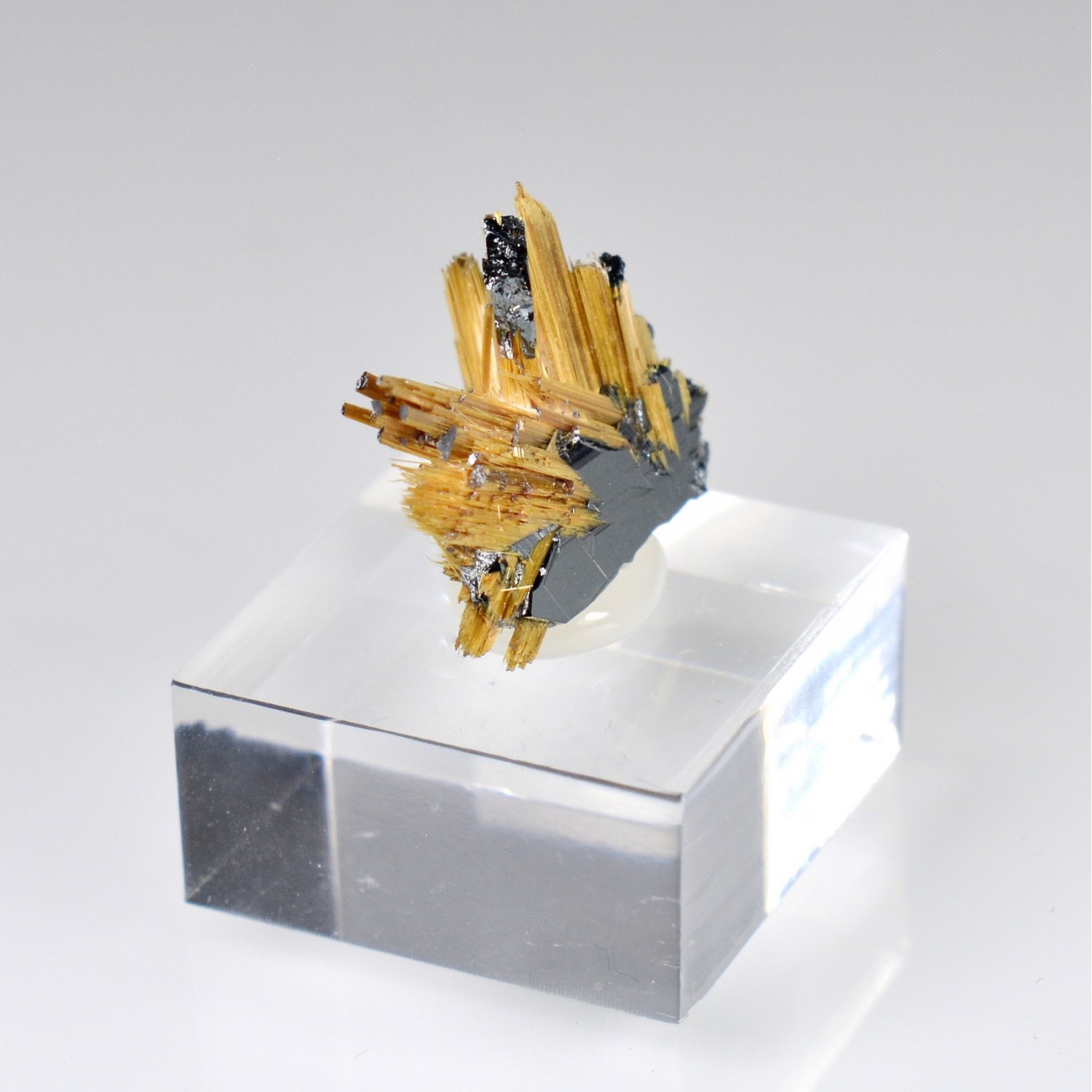 Rutile and hematite - Novo Horizonte, Bahia, Brazil