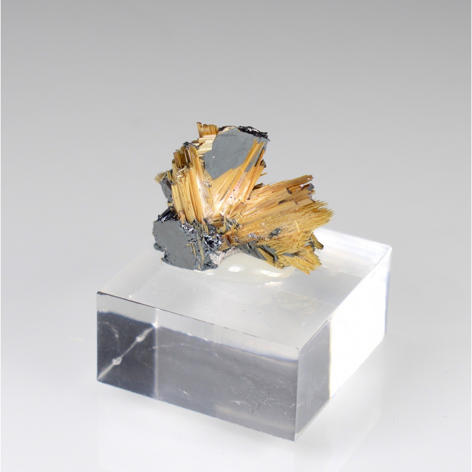 Rutile and hematite - Novo Horizonte, Bahia, Brazil