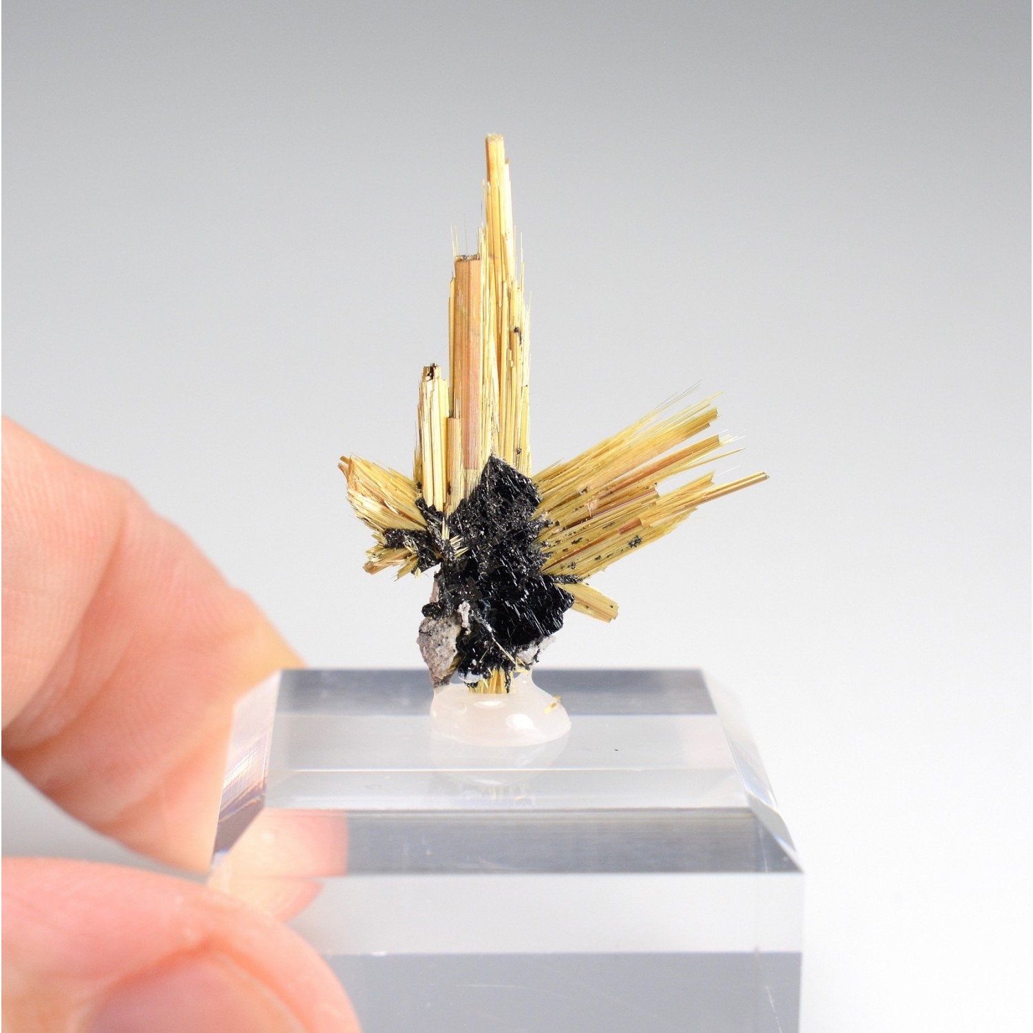 Rutile and hematite - Novo Horizonte, Bahia, Brazil