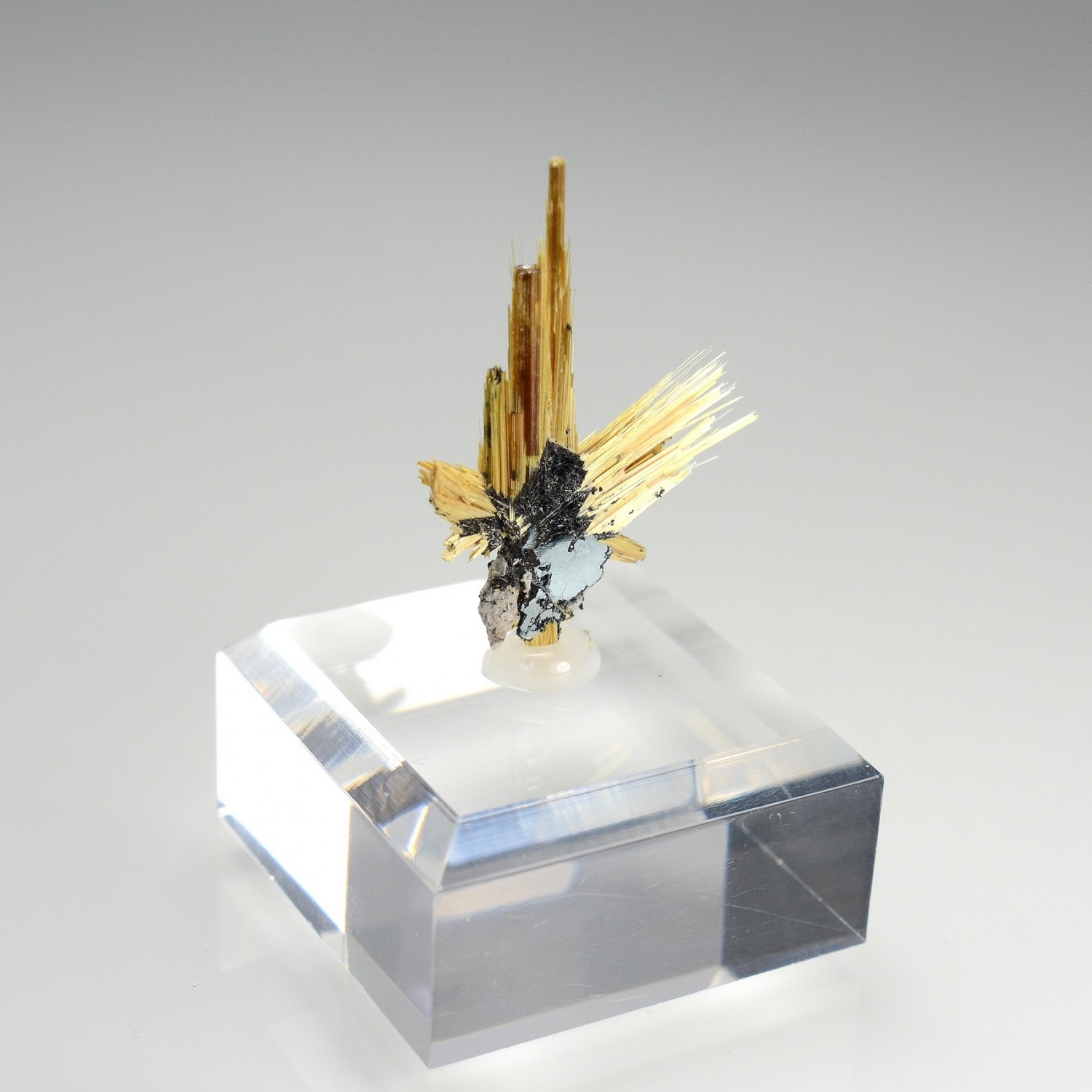 Rutile et hématite - Novo Horizonte, Bahia, Brésil.