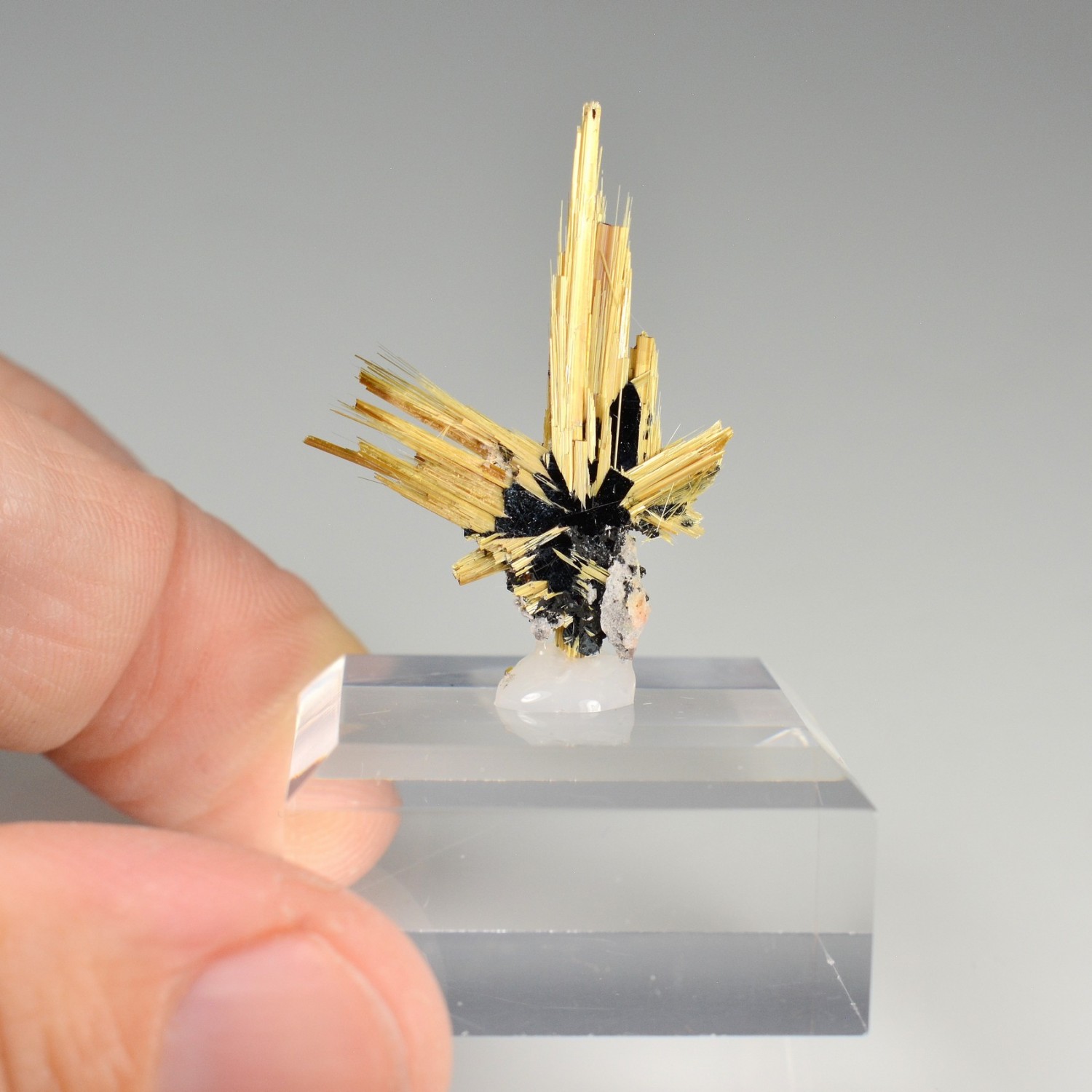 Rutile and hematite - Novo Horizonte, Bahia, Brazil